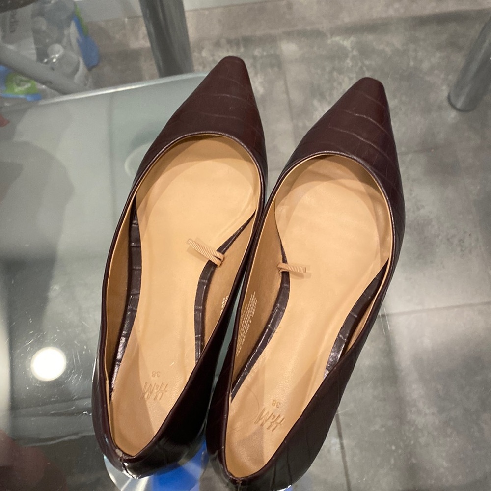 H&M brown flat shoes